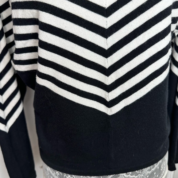 Tahiti Black & White Chevron Striped Bat wing Sweater. Small. Mock Turtle Neck. - Picture 7 of 10